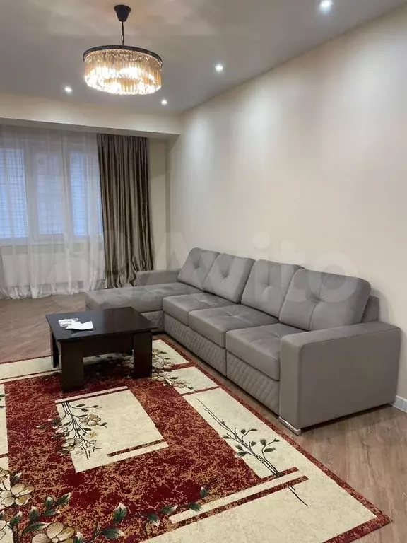 2-к. квартира, 70 м, 1/12 эт. - Фото 1