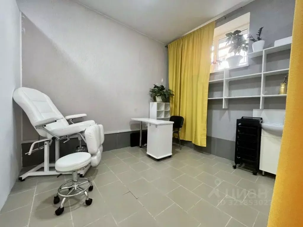 Помещение свободного назначения в Волгоградская область, Волжский ул. ... - Фото 1