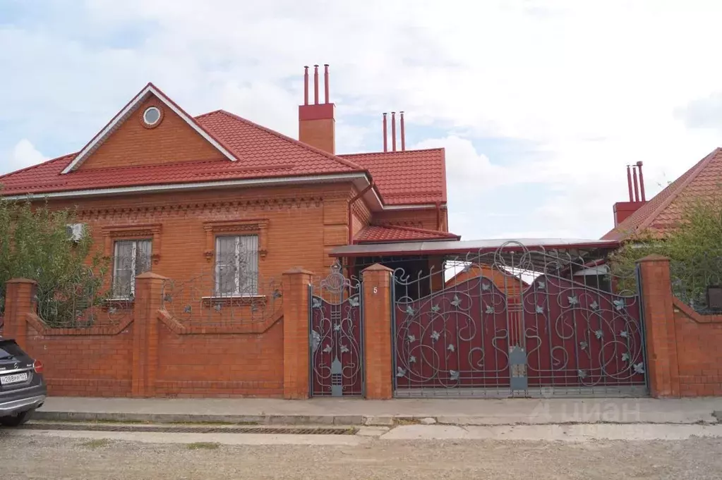 Дом в Краснодарский край, Каневская ст-ца ул. Нестеренко, 5 (171 м) - Фото 0