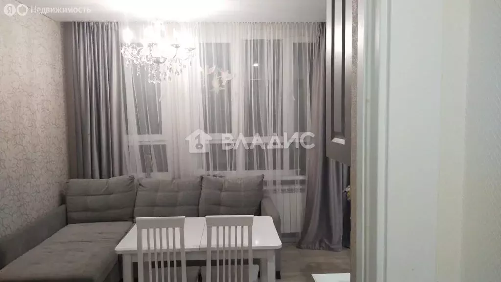 2-комнатная квартира: Белгород, улица Есенина, 9к3 (57 м) - Фото 1