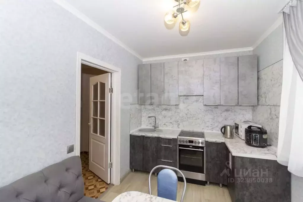 3-к кв. Тюменская область, Тюмень ул. Федюнинского, 15 (71.1 м) - Фото 1