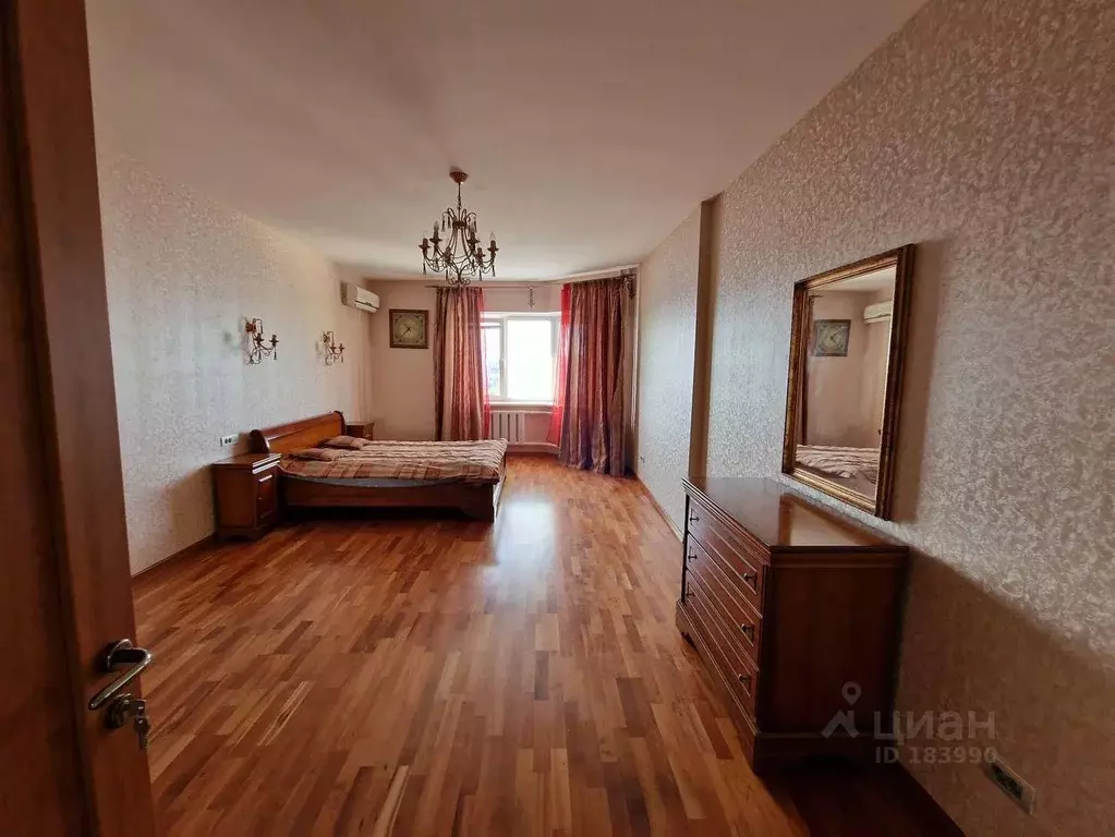 3-к кв. Волгоградская область, Волгоград Невская ул., 4А (102.0 м) - Фото 0