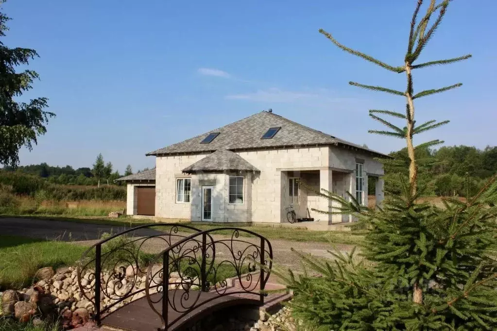 Дом в Смоленская область, Ярцевский муниципальный округ, д. Семеново ... - Фото 1