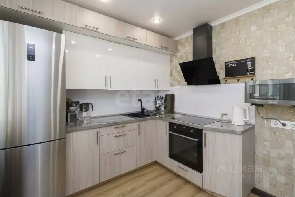 2-к кв. Тюменская область, Тюмень ул. Федюнинского, 56к2 (58.7 м) - Фото 1