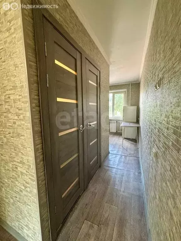 3-комнатная квартира: Черногорск, улица Калинина, 15 (61.8 м) - Фото 1