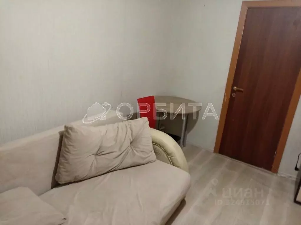 Комната Тюменская область, Тюмень ул. Республики, 218 (28.0 м) - Фото 1