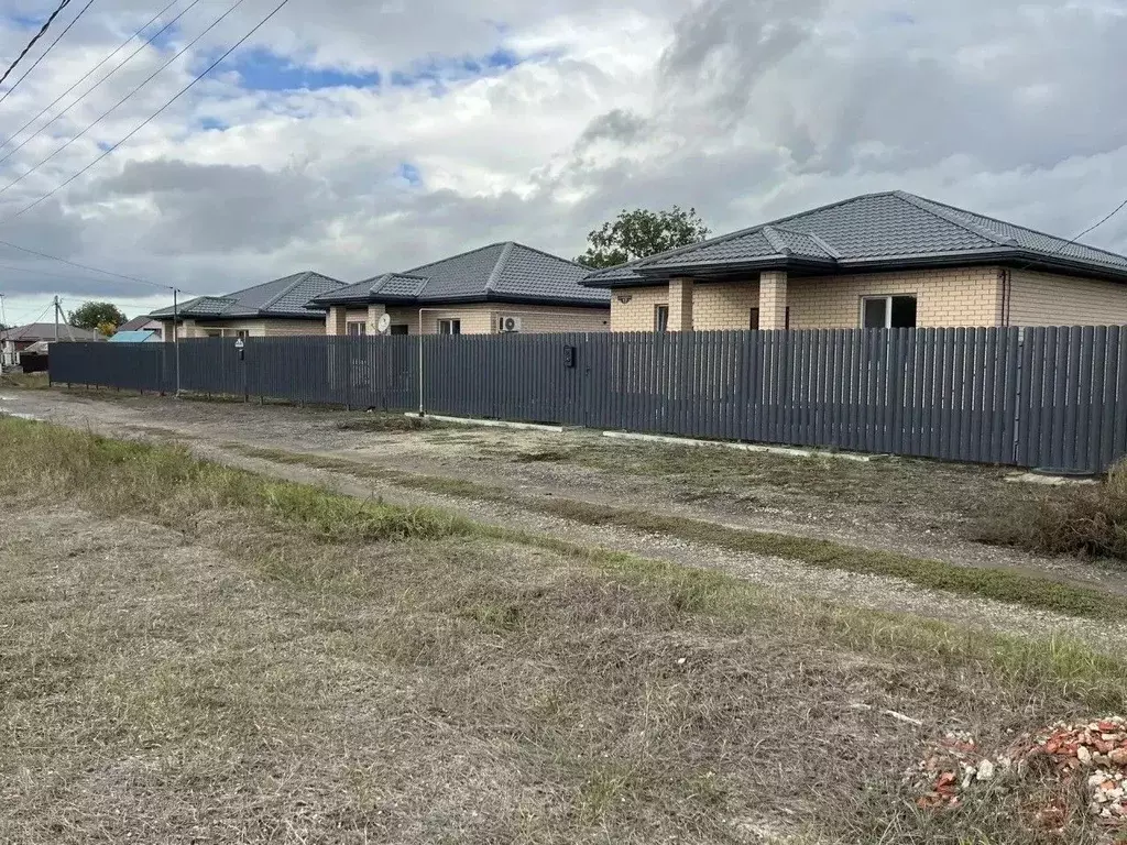 Дом в Краснодарский край, Ейский район, Александровское с/пос, с. ... - Фото 1