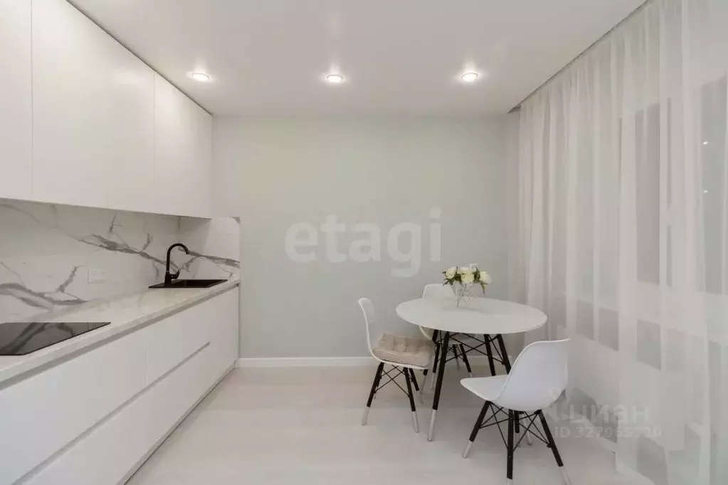 1-к кв. Тюменская область, Тюмень ул. Федюнинского, 54 (47.0 м) - Фото 1