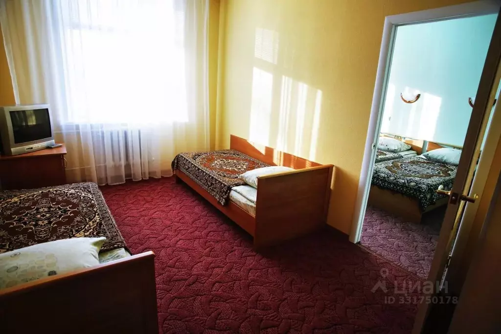 Комната Псковская область, Псков Октябрьский просп., 36 (33.0 м) - Фото 1