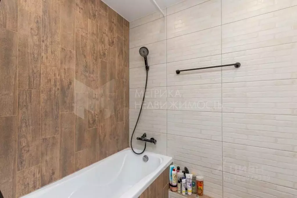 1-к кв. Тюменская область, Тюмень ул. Стройотрядовская, 8 (30.6 м) - Фото 1