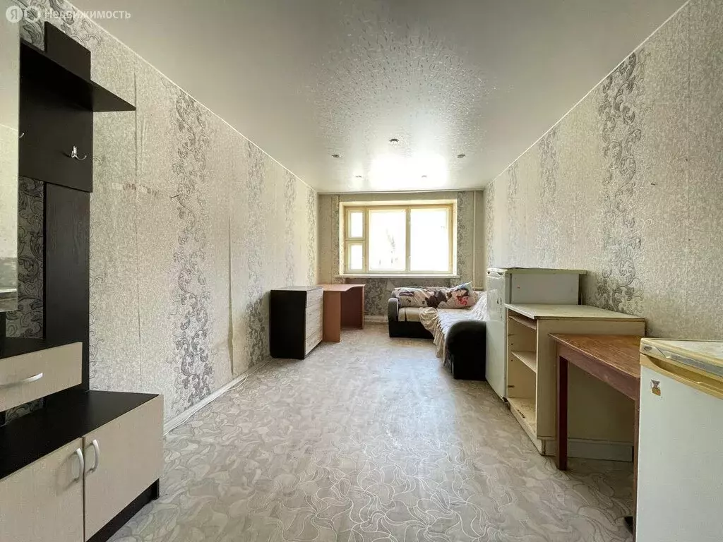 1к в 20-комнатной квартире (18 м) - Фото 0