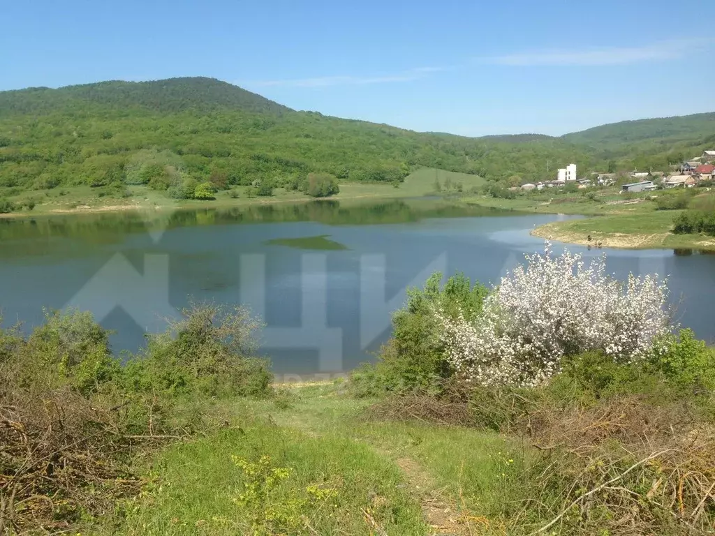 Село широкое. Широкое озеро Байдарская Долина. Село широкое Байдарская Долина Крым. Озеро в Кизиловом Байдарская Долина. Село широкое Севастополь.