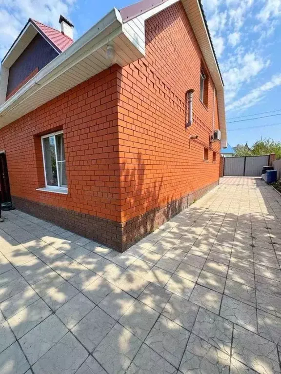 Дом в Белгородская область, Старый Оскол ул. Сталеваров (240 м) - Фото 1