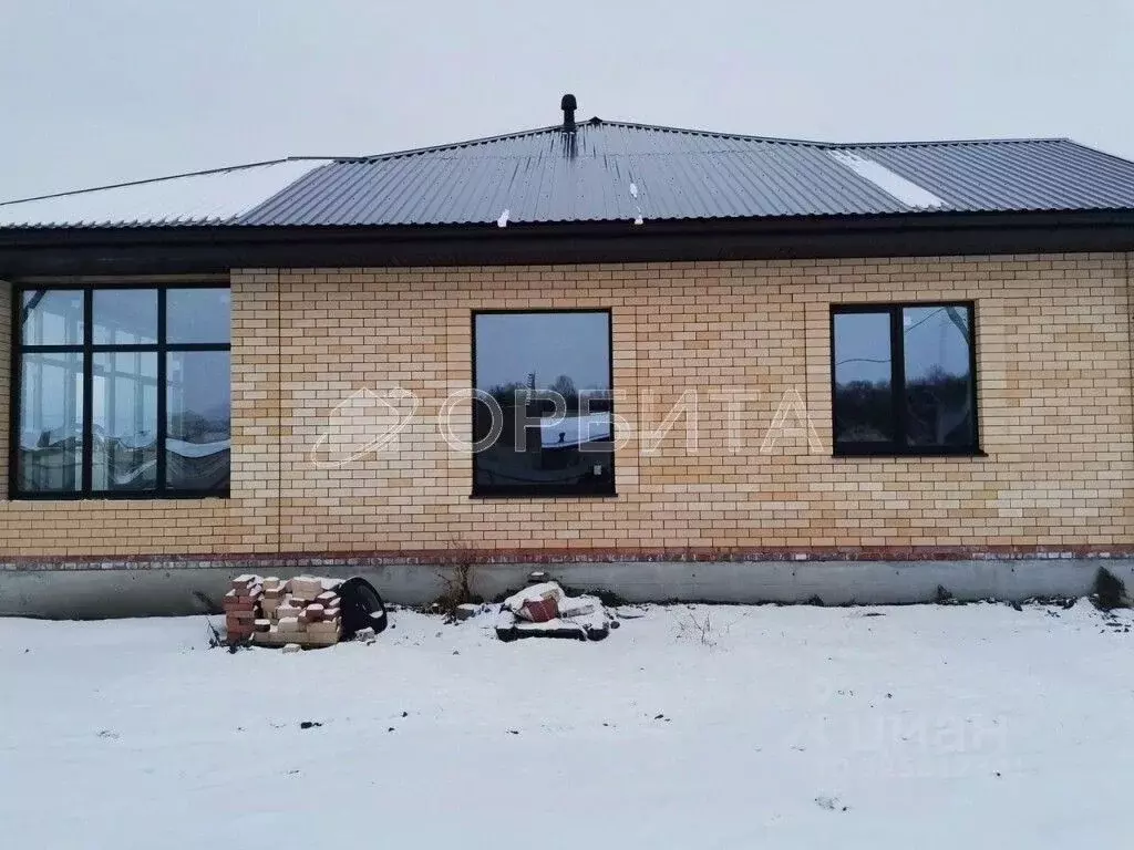 Дом в Тюменская область, Исетский муниципальный округ, д. Решетникова  ... - Фото 1