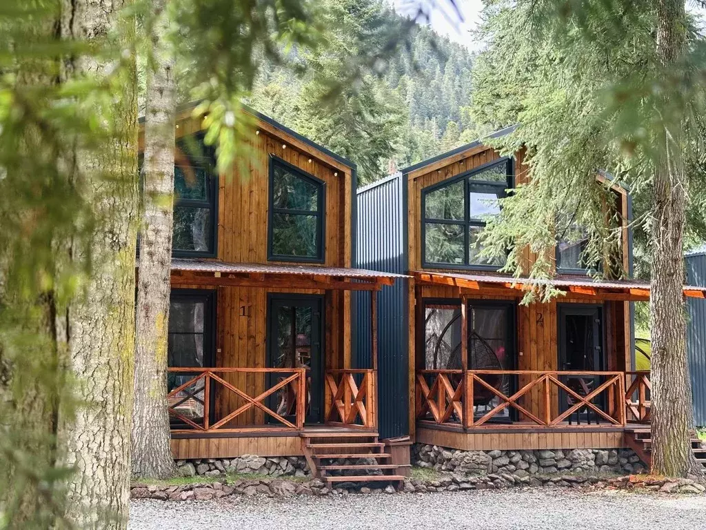 Дом в Карачаево-Черкесия, Зеленчукский район, с. Архыз 53/19 (70 м) - Фото 1