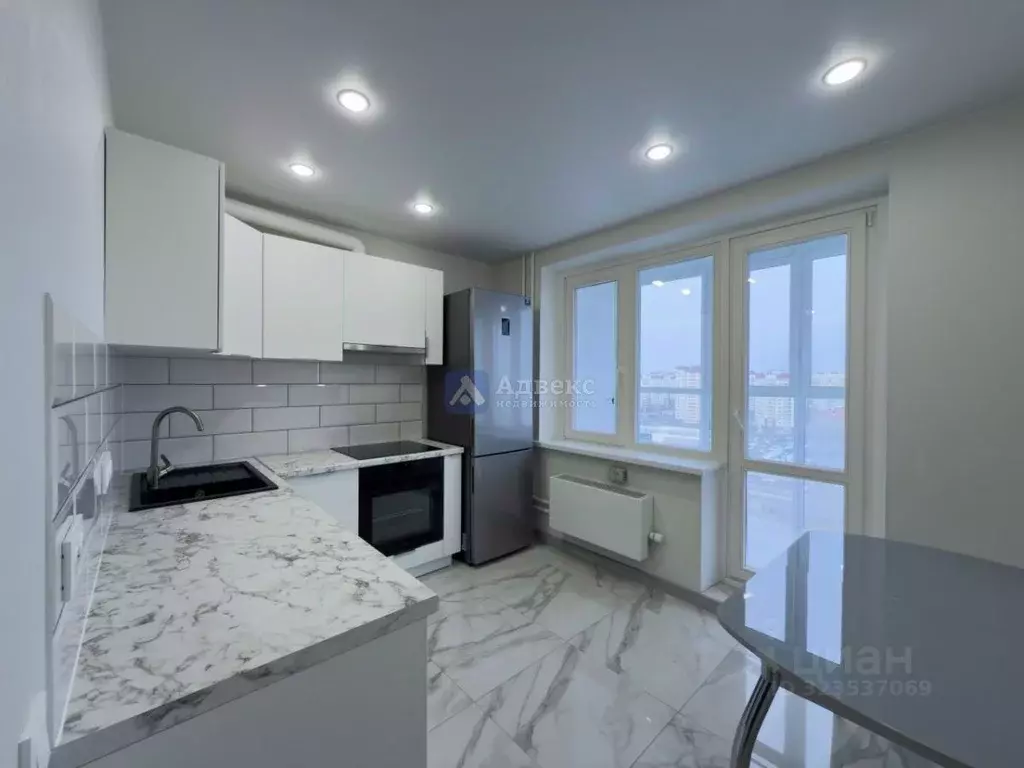 2-к кв. Тюменская область, Тюмень ул. Федюнинского, 56 (56.2 м) - Фото 1