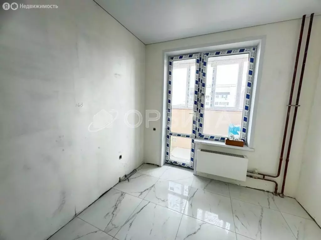 1-комнатная квартира: Тюмень, улица Фармана Салманова, 8 (35 м) - Фото 2