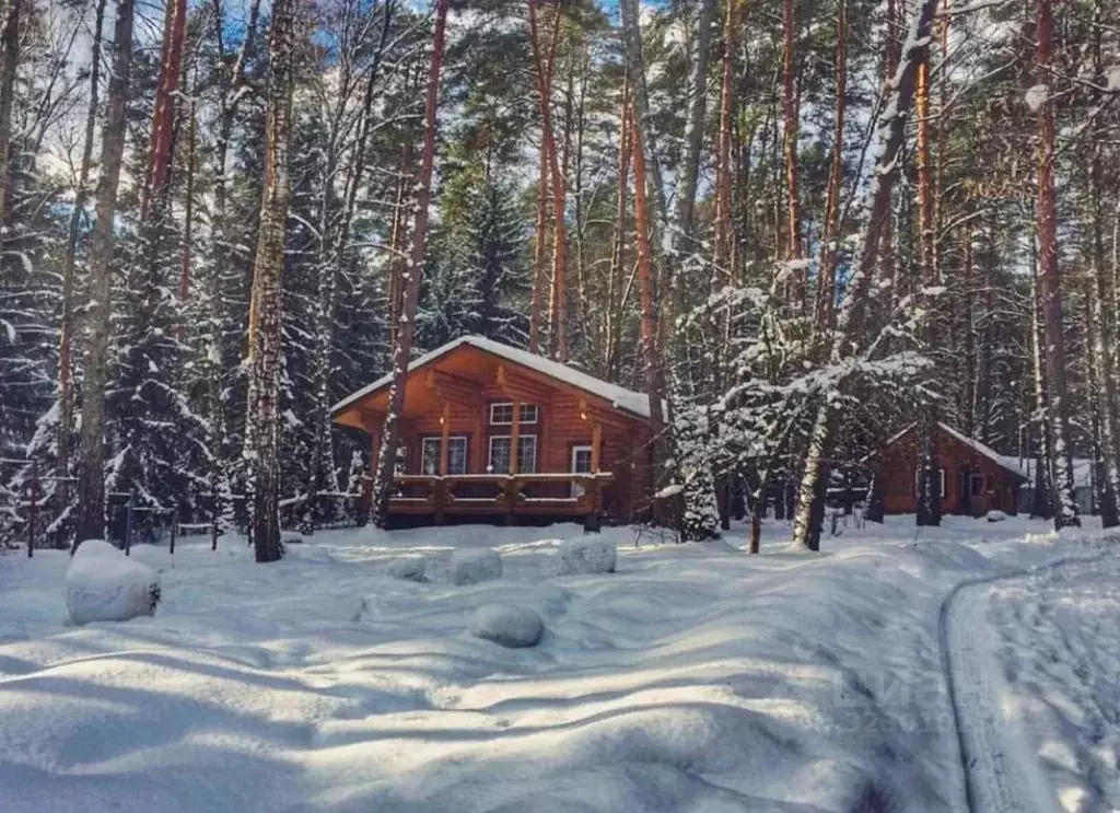 Дом в Калужская область, Тарусский муниципальный округ, с. Волковское  ... - Фото 1