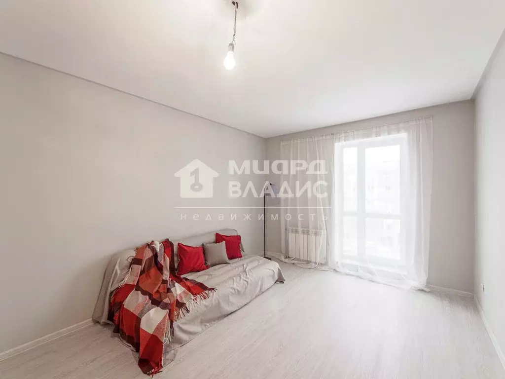 3-к кв. Омская область, Омск ул. Виталия Суровикина, 4 (66.8 м) - Фото 0