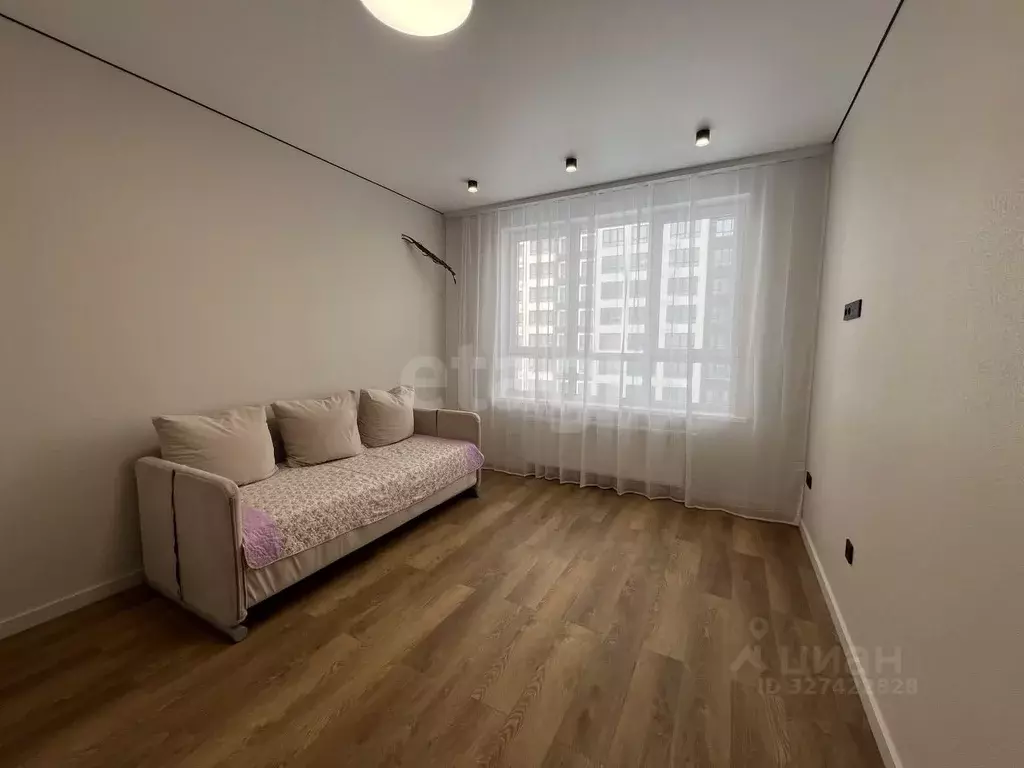 2-к кв. Тюменская область, Тюмень ул. Разведчика Кузнецова, 16 (70.0 ... - Фото 1