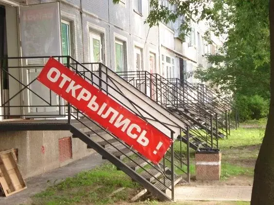 Торговая площадь в Санкт-Петербург ул. Есенина, 11К1 (28 м) - Фото 1