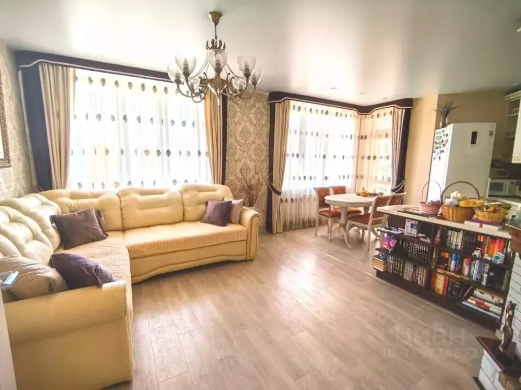 3-к кв. Красноярский край, Красноярск Октябрьская ул., 8 (77.7 м) - Фото 2