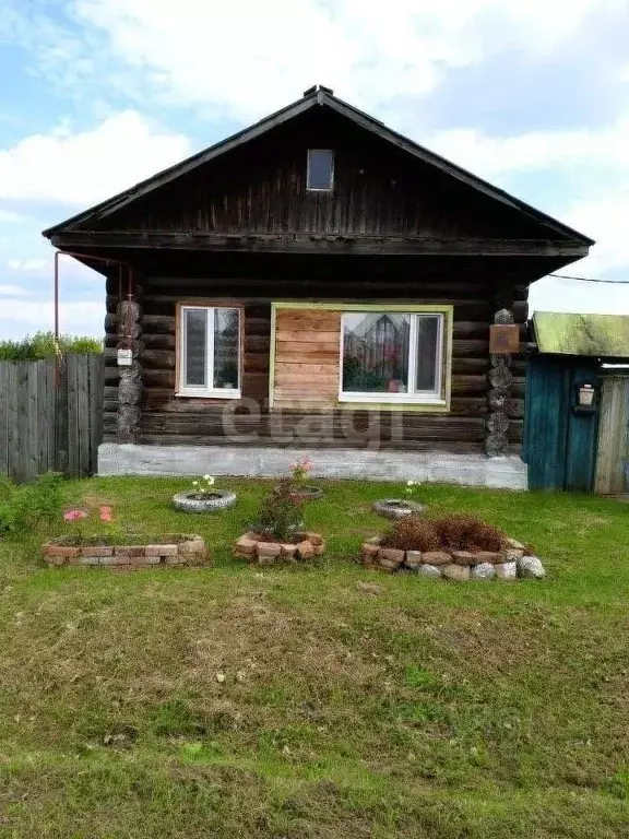 Дом в Свердловская область, Артемовский ул. 2-я Красноармейская, 16 ... - Фото 0