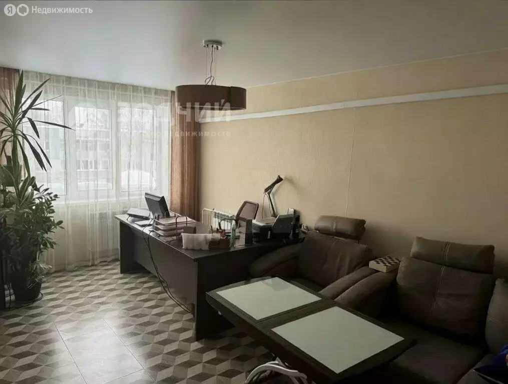 3-комнатная квартира: Чебоксары, улица Эльгера, 10 (66.8 м) - Фото 1