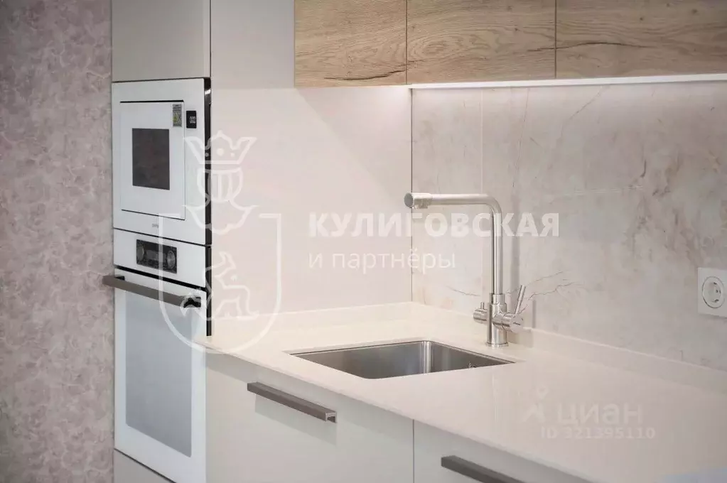 3-к кв. Свердловская область, Екатеринбург ул. Первомайская, 60 (92.6 ... - Фото 1