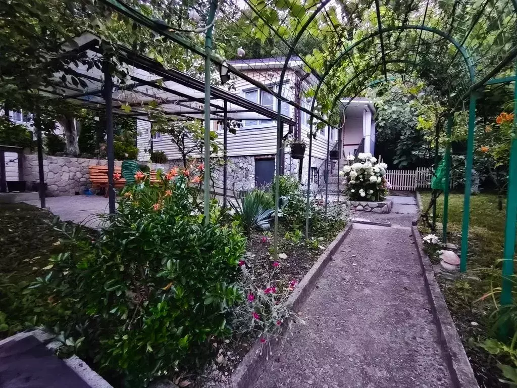 Дом в Краснодарский край, Туапсе Крутая ул., 25 (100 м) - Фото 1