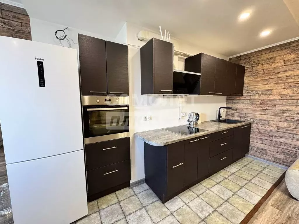 2-к кв. Челябинская область, Челябинск ул. Братьев Кашириных, 119 ... - Фото 2