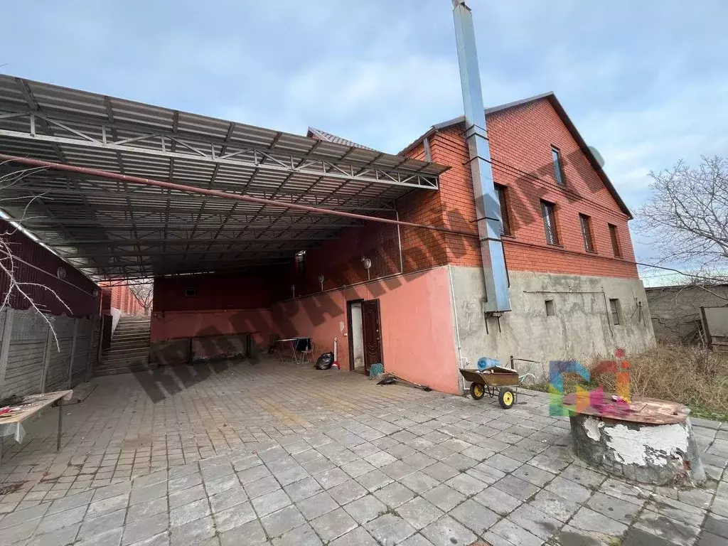 Дом в Калмыкия, Элиста Новонародный пер. (238 м) - Фото 1