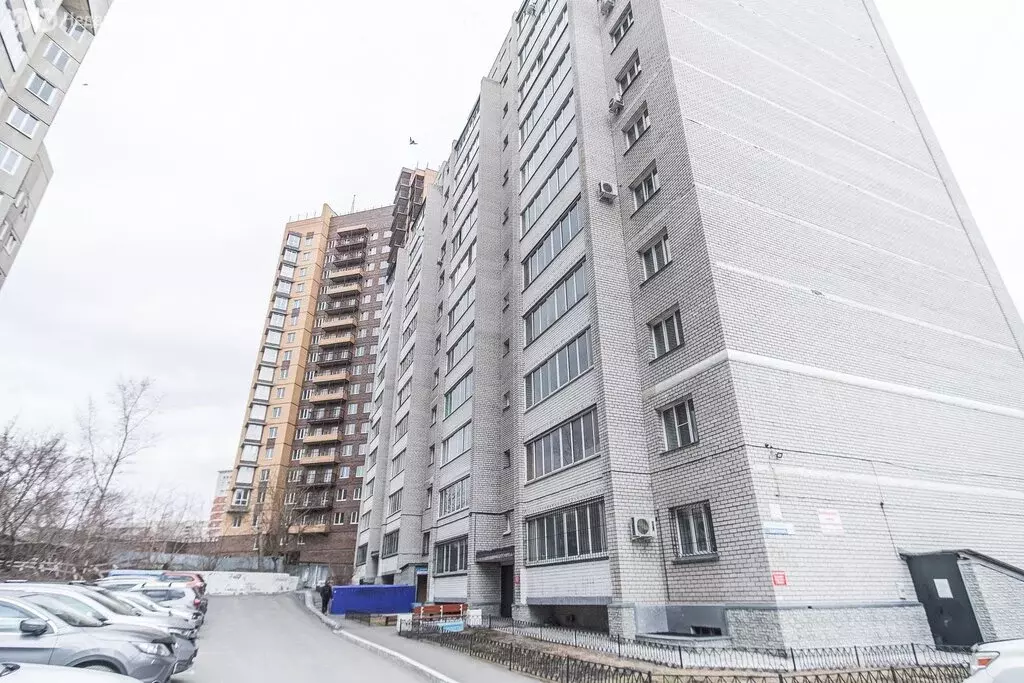 3-комнатная квартира: Барнаул, улица Папанинцев, 117 (87 м) - Фото 1