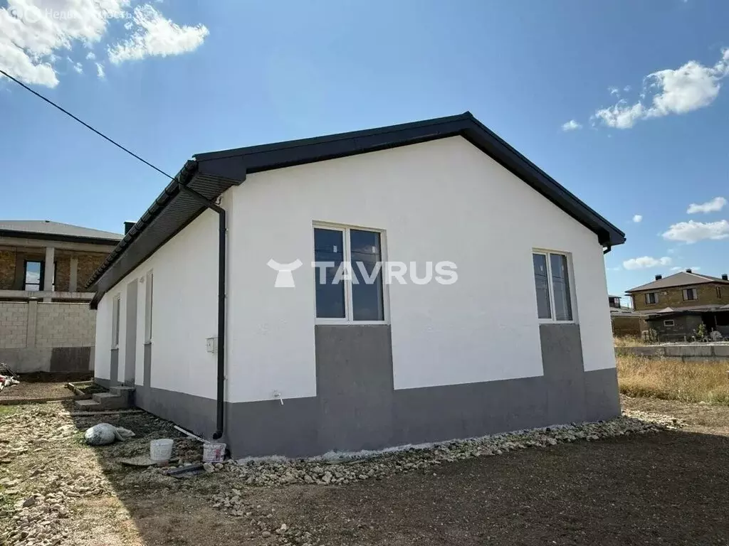 Дом в Мирное, Ореховая улица (100 м) - Фото 1
