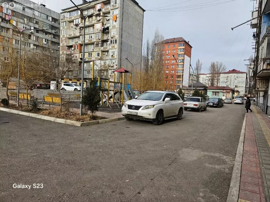 3-комнатная квартира: Махачкала, проспект Петра I, 53 (78 м) - Фото 1