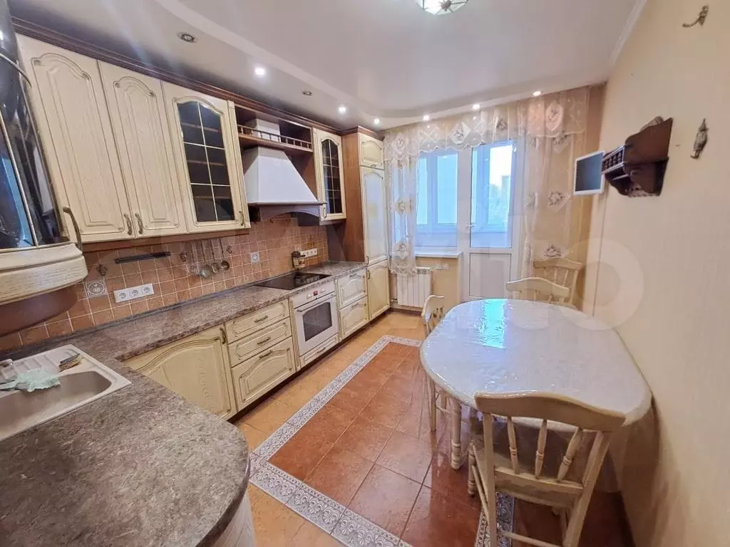 2-к. квартира, 60 м, 4/17 эт. - Фото 0