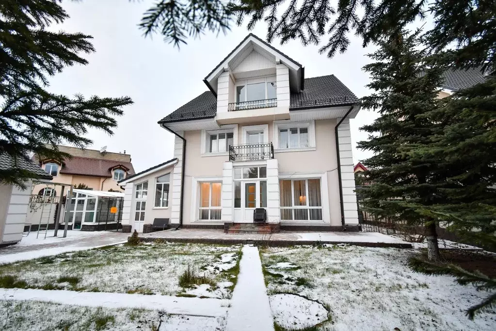 Коттедж в Красноярский край, Красноярск Свободный просп., 98/1 (450 м) - Фото 1