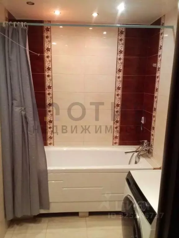 2-к кв. Тюменская область, Тюмень ул. Николая Семенова, 35 (62.4 м) - Фото 1