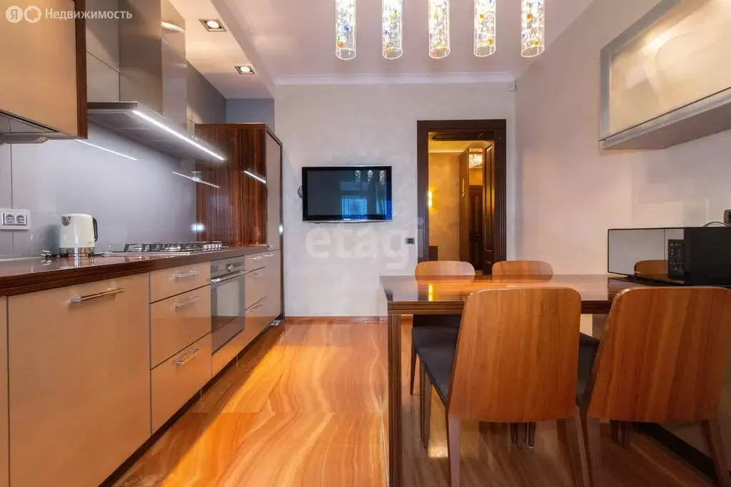 4-комнатная квартира: Калининград, улица Сержанта Колоскова, 6А (225.6 ... - Фото 1