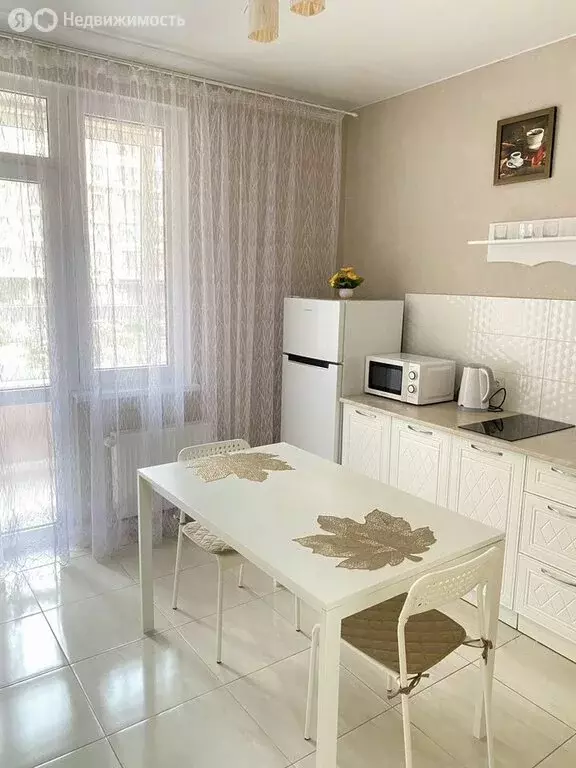 1-комнатная квартира: Мирное, улица Крымской Весны, 5к4 (38 м) - Фото 1