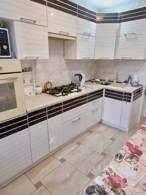 3-к кв. Краснодарский край, Сочи Заречный мкр, ул. Абрикосовая, 18 ... - Фото 0