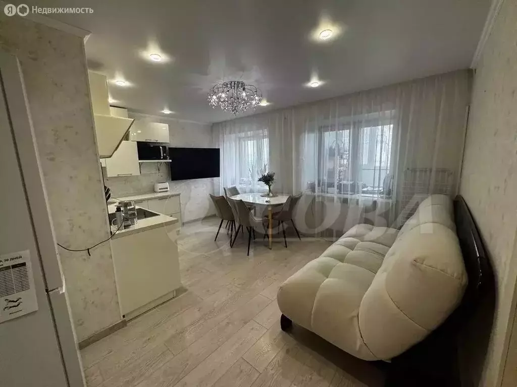 2-комнатная квартира: Тобольск, 7-й микрорайон, 49А (52 м) - Фото 1