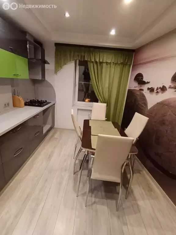 3-комнатная квартира: Великий Новгород, Западный район, проспект Мира, ... - Фото 1