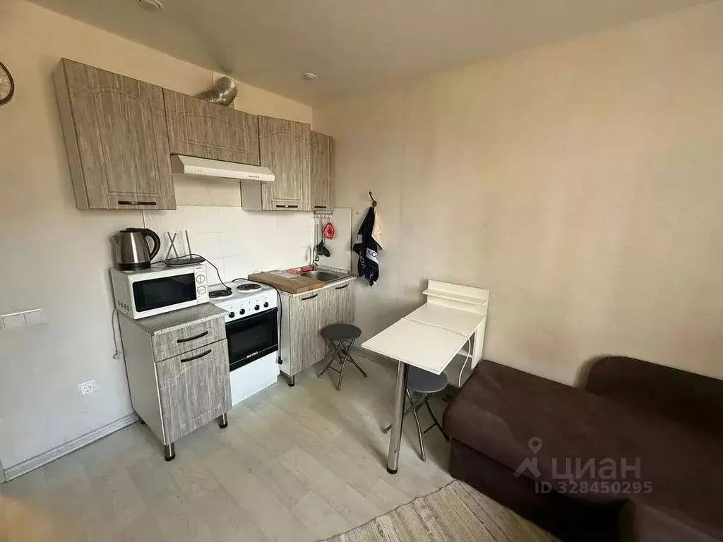 Комната Свердловская область, Екатеринбург ул. Умельцев, 9 (11.6 м) - Фото 2