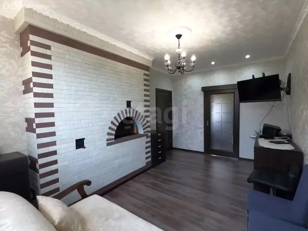 Дом в посёлок Висим, Красноармейская улица (130 м) - Фото 1