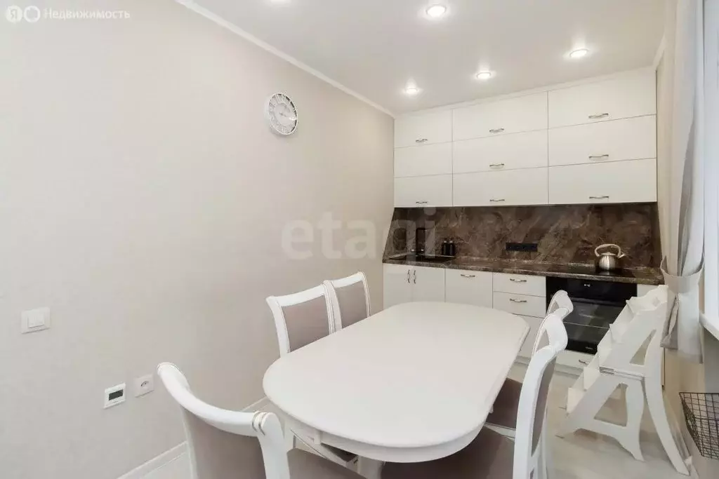 3-комнатная квартира: Тюмень, 6-й микрорайон, улица Валерии ... - Фото 2