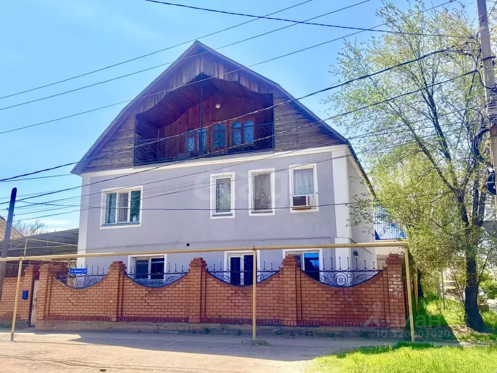 Дом в Астраханская область, Астрахань ул. Маркина, 72/1 (207 м) - Фото 1