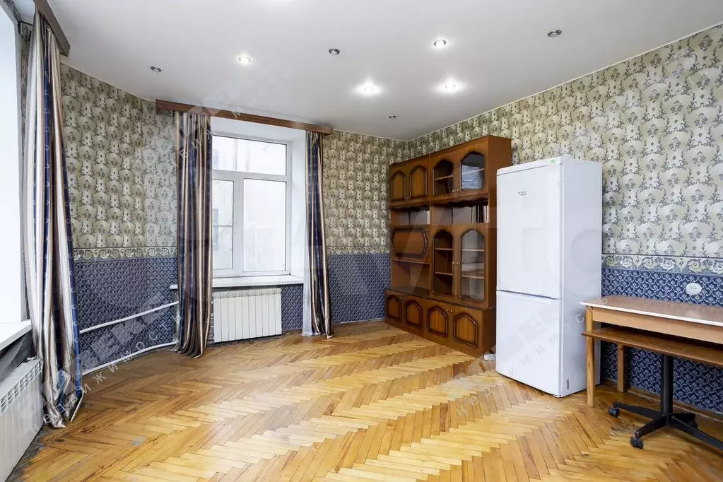 Комната 24,6 м в 6-к., 6/6 эт. - Фото 1