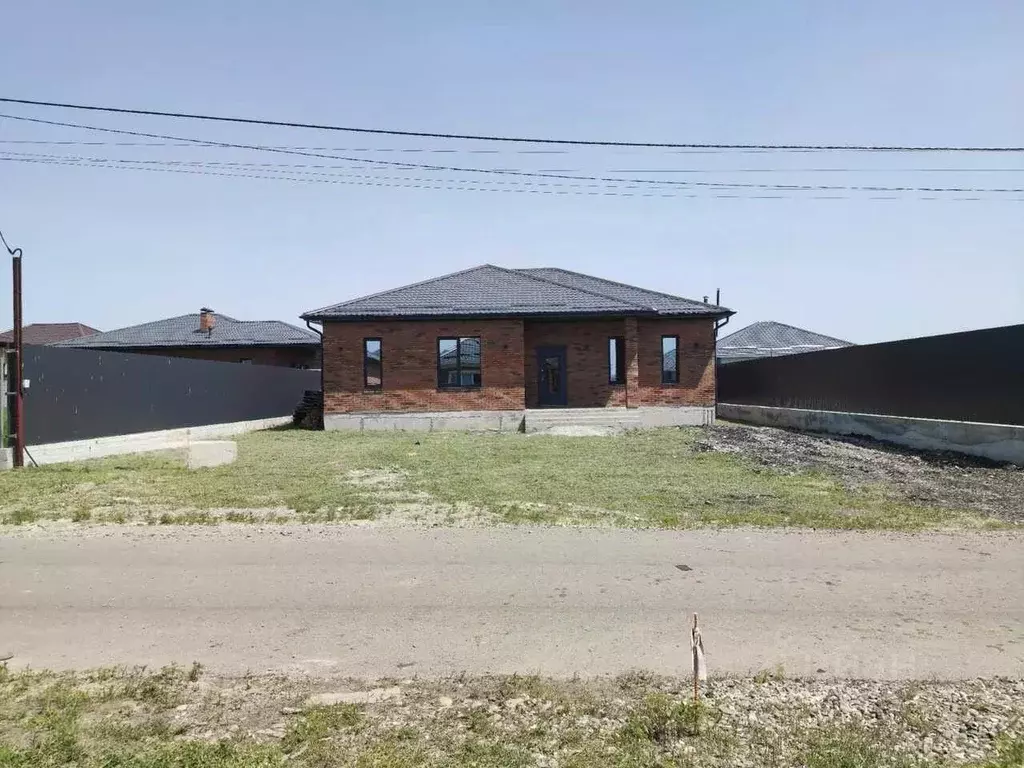 Дом в Ставропольский край, Шпаковский муниципальный округ, с. Татарка ... - Фото 1