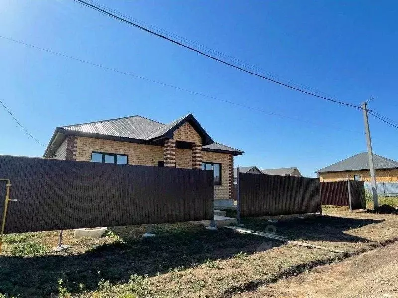 Дом в Оренбургская область, Оренбургский район, с. Благословенка ул. ... - Фото 1